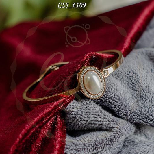 Elegant Pearl Anti-Tarnish Bracelet with Crystal Accents