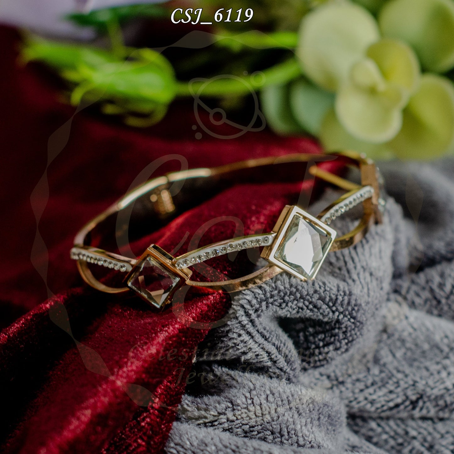 Elegant Anti-Tarnish Gold Bracelet with Diamond Accents